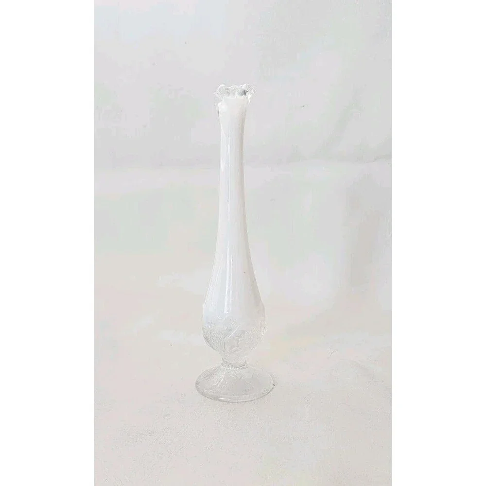 Fenton Vintage  White Opalescent  Lily Of The Valley Swung Vase 10